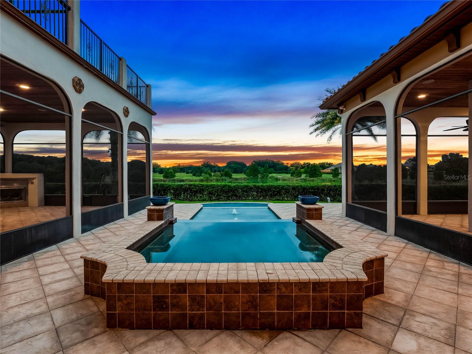 HEATHROW COUNTRY ESTATE HOMES - Residential