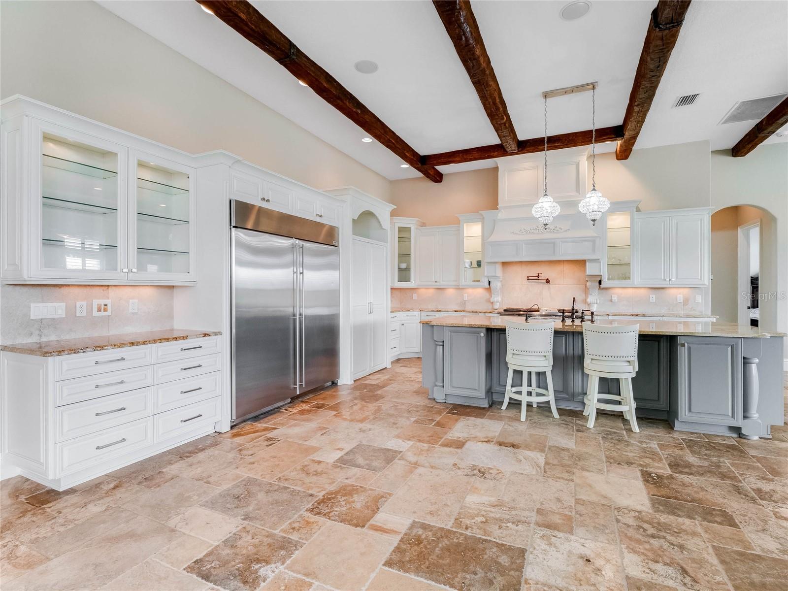 HEATHROW COUNTRY ESTATE HOMES - Residential