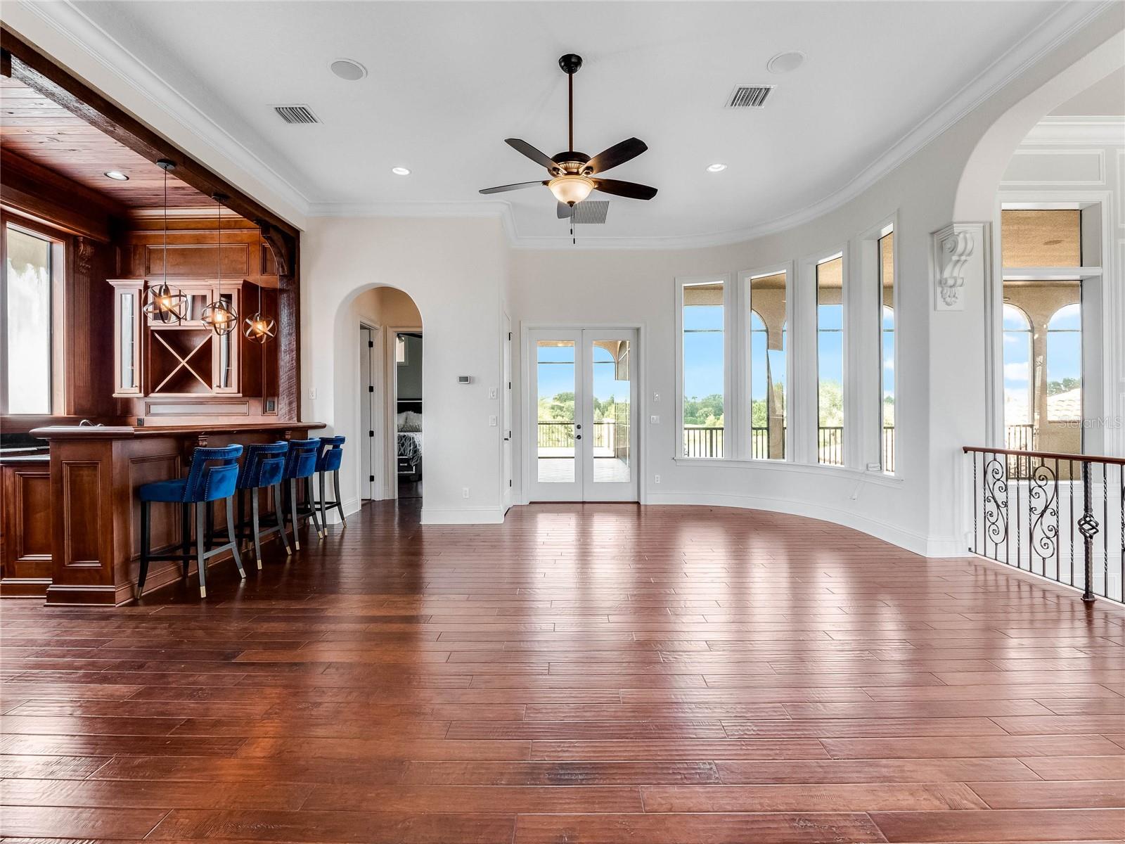 HEATHROW COUNTRY ESTATE HOMES - Residential