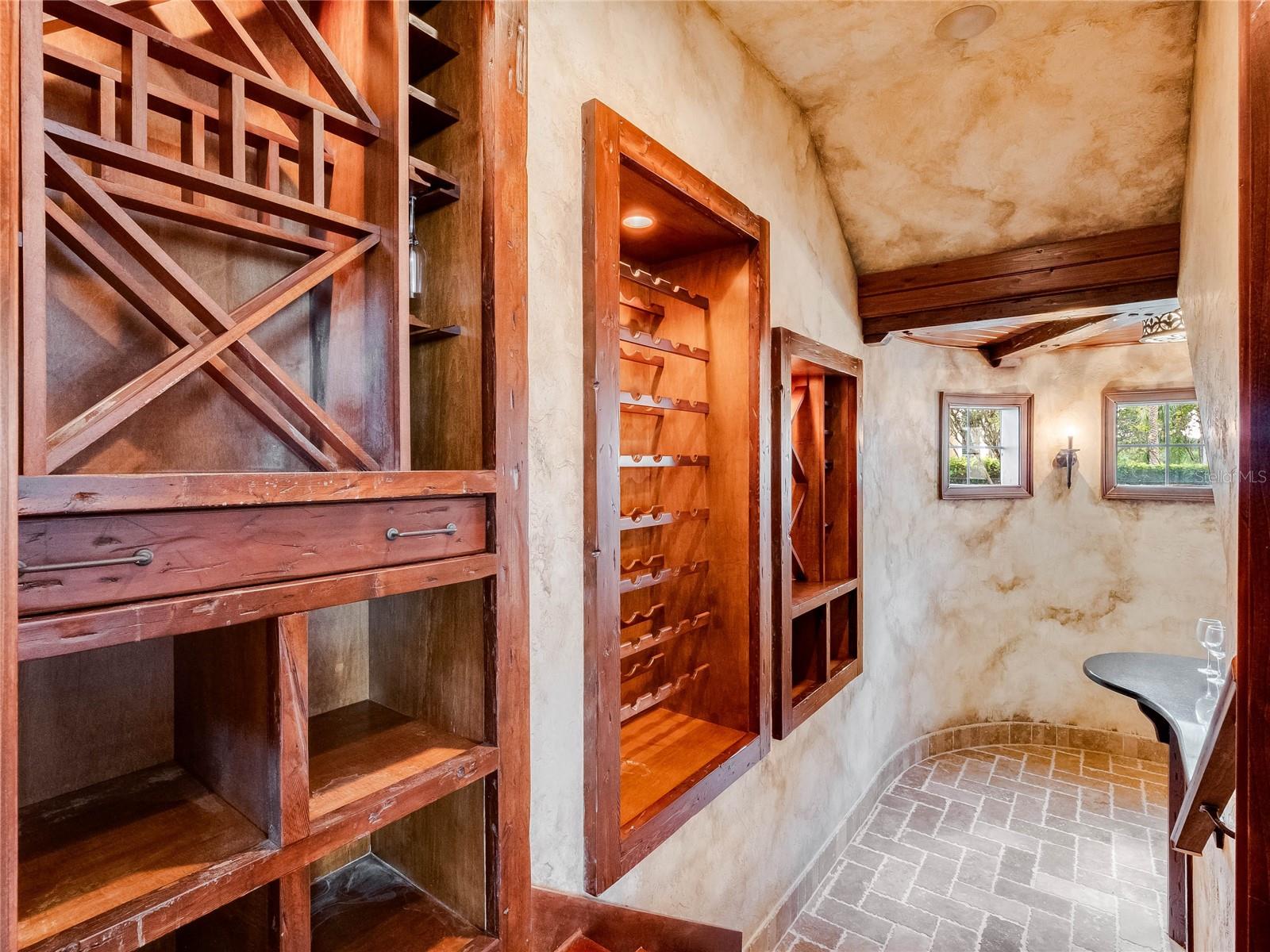 HEATHROW COUNTRY ESTATE HOMES - Residential