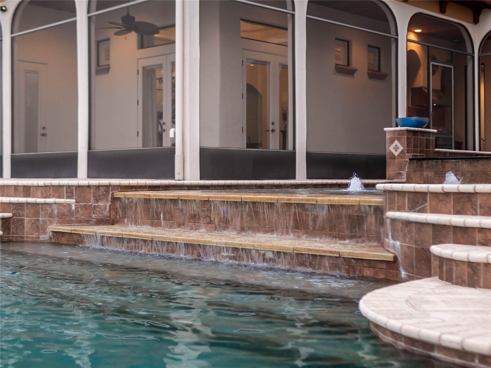 HEATHROW COUNTRY ESTATE HOMES - Residential