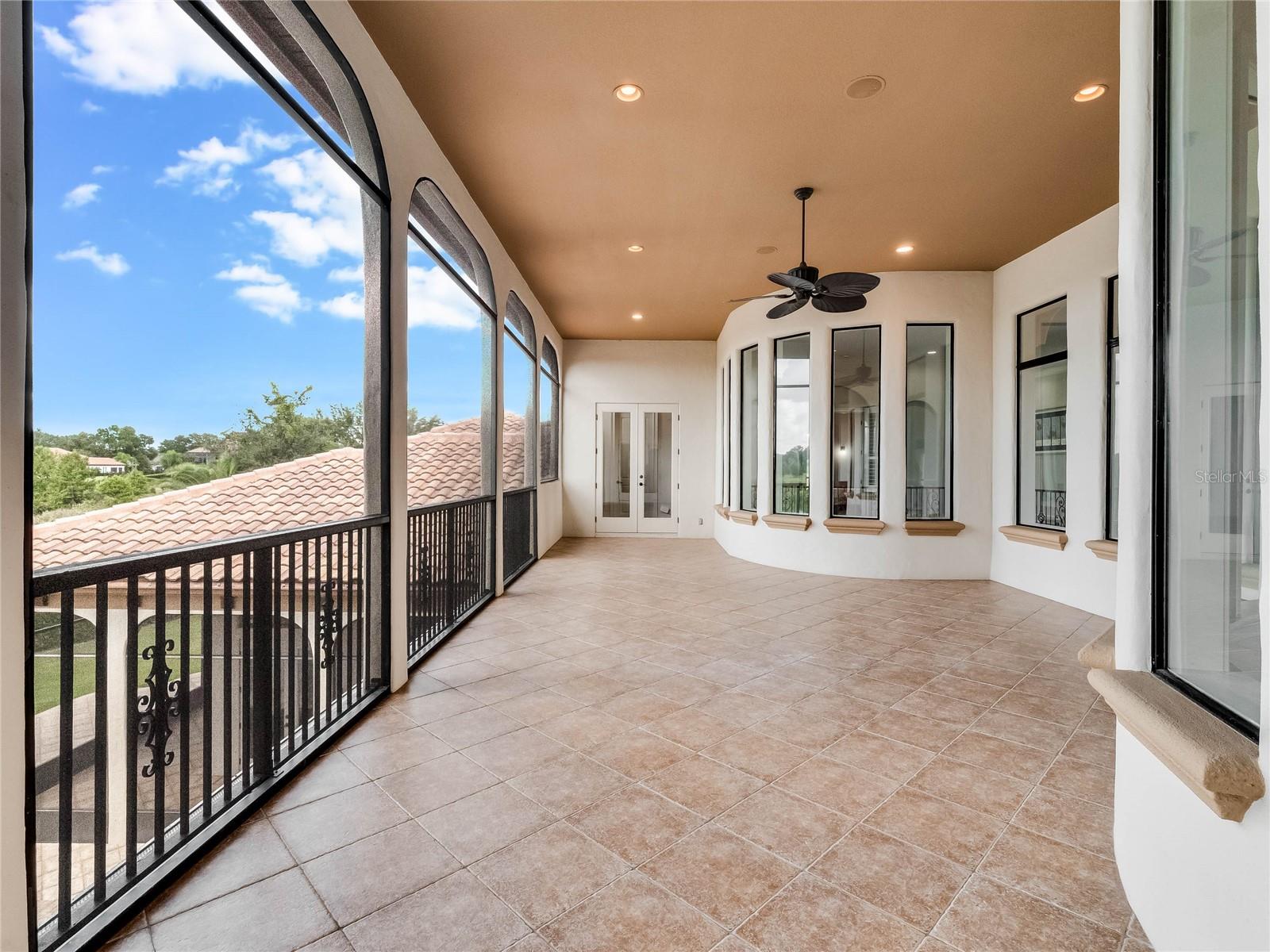 HEATHROW COUNTRY ESTATE HOMES - Residential