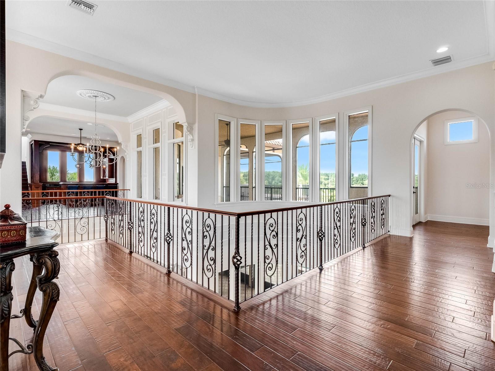 HEATHROW COUNTRY ESTATE HOMES - Residential