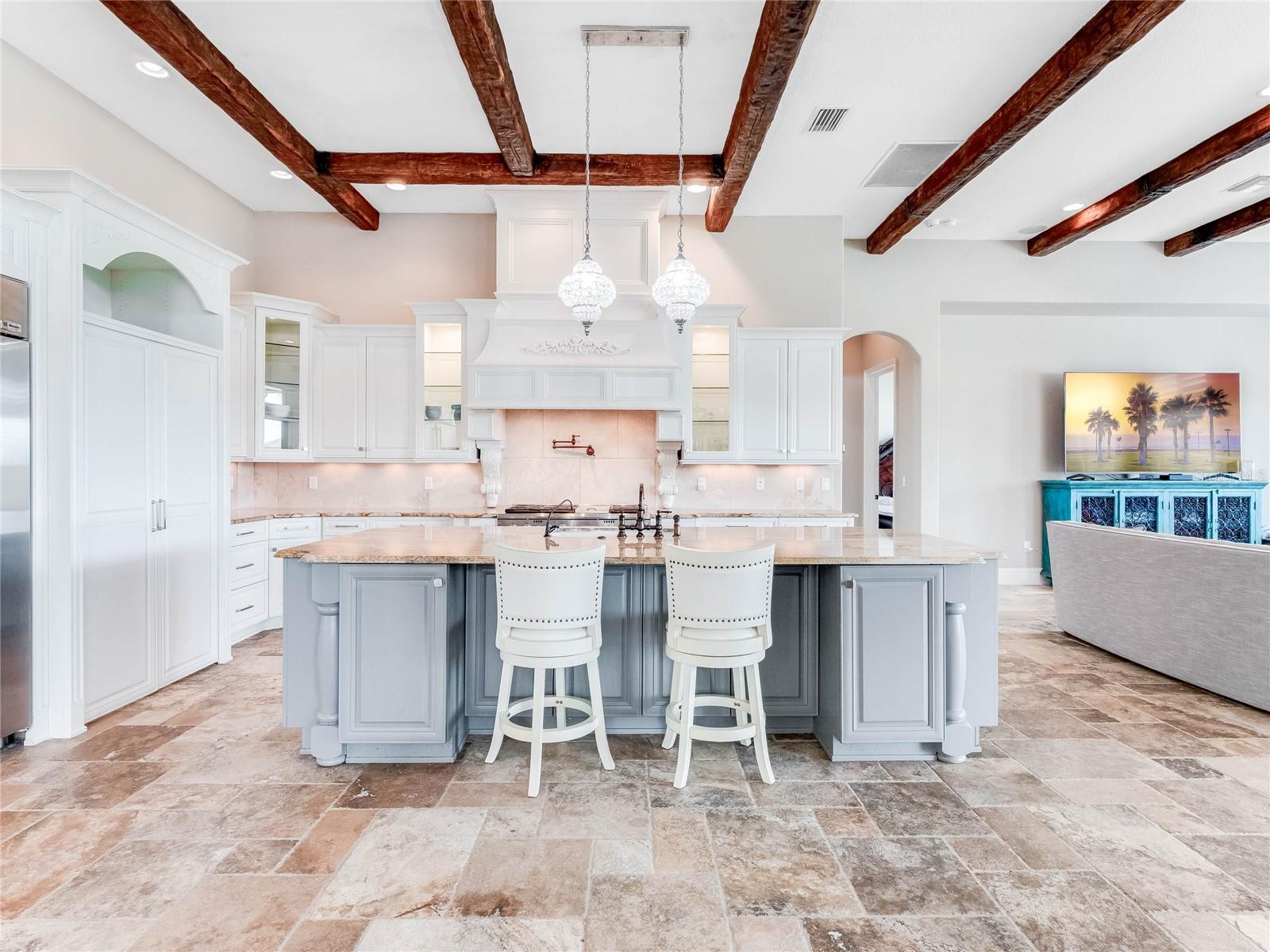 HEATHROW COUNTRY ESTATE HOMES - Residential