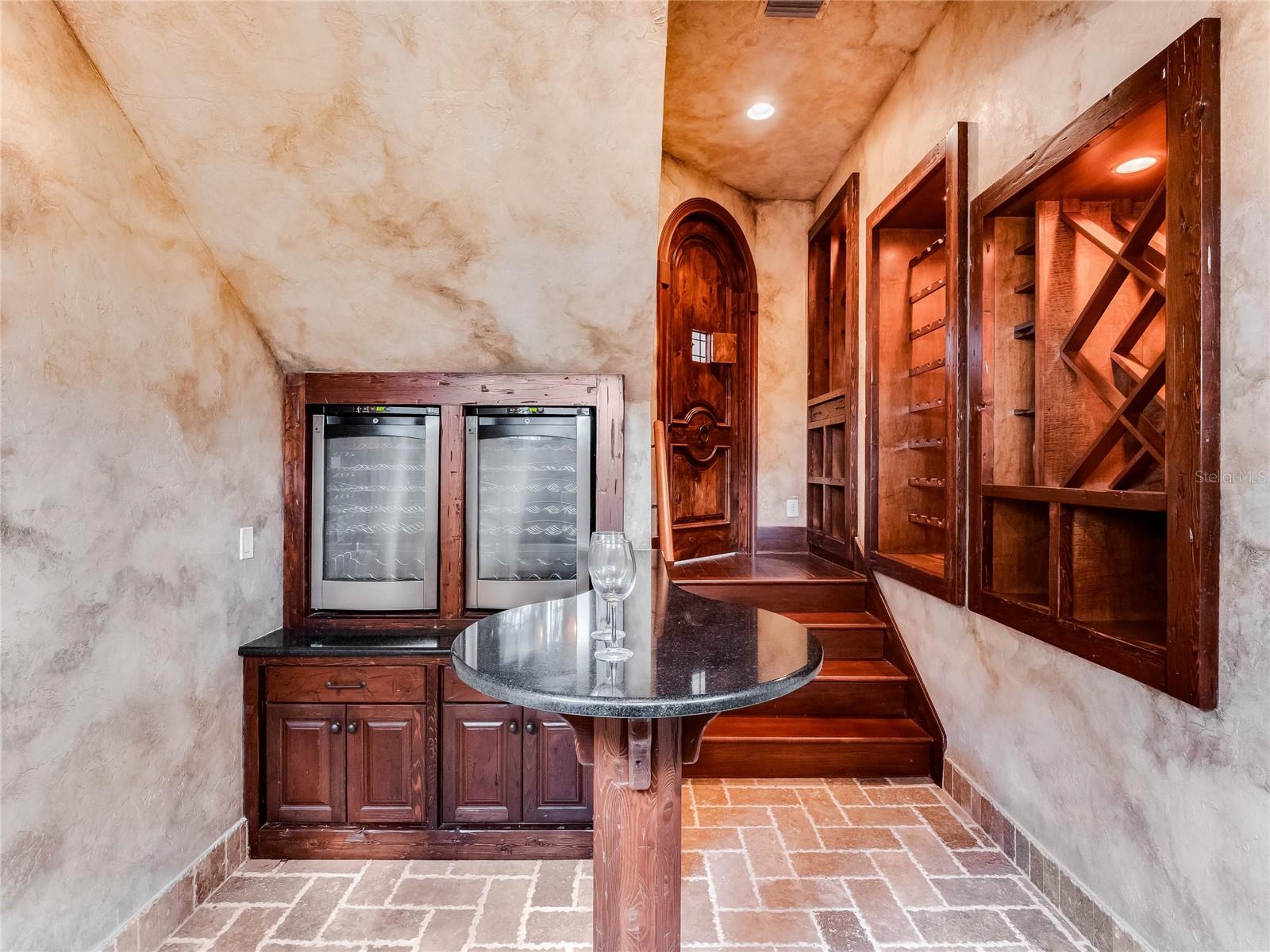 HEATHROW COUNTRY ESTATE HOMES - Residential