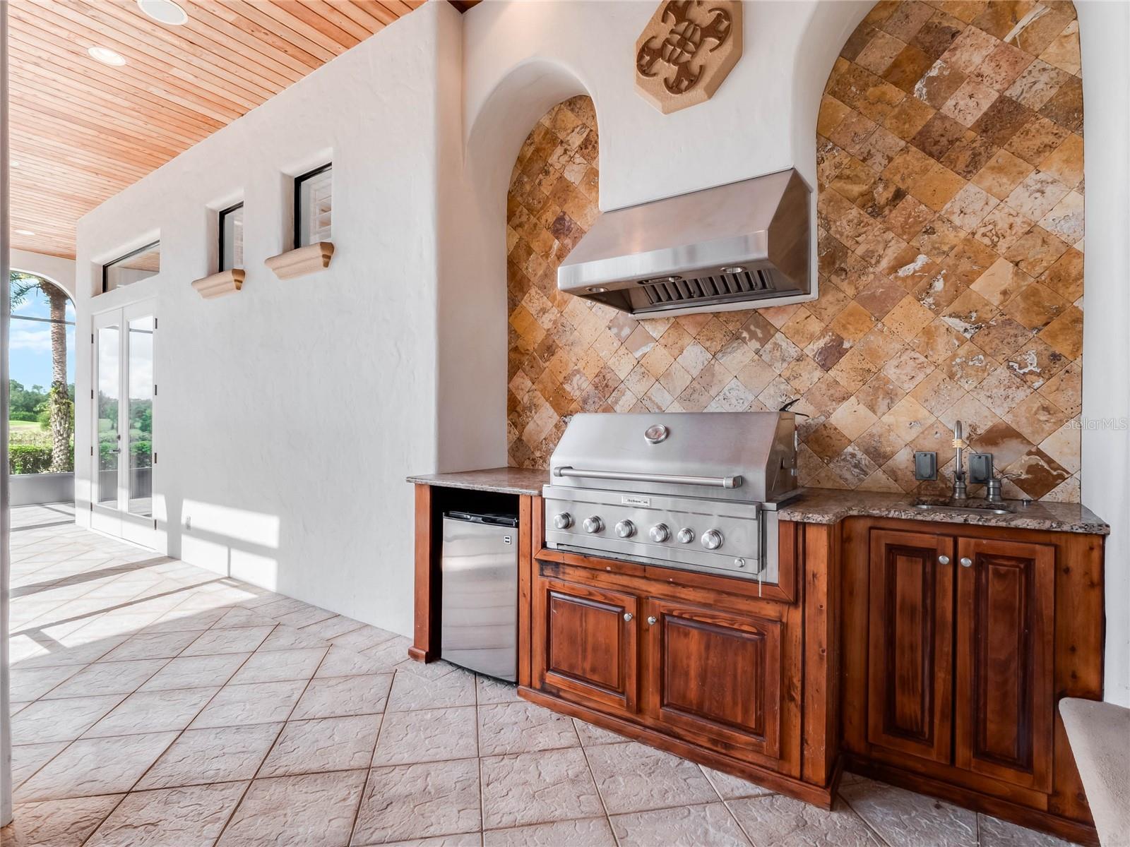 HEATHROW COUNTRY ESTATE HOMES - Residential