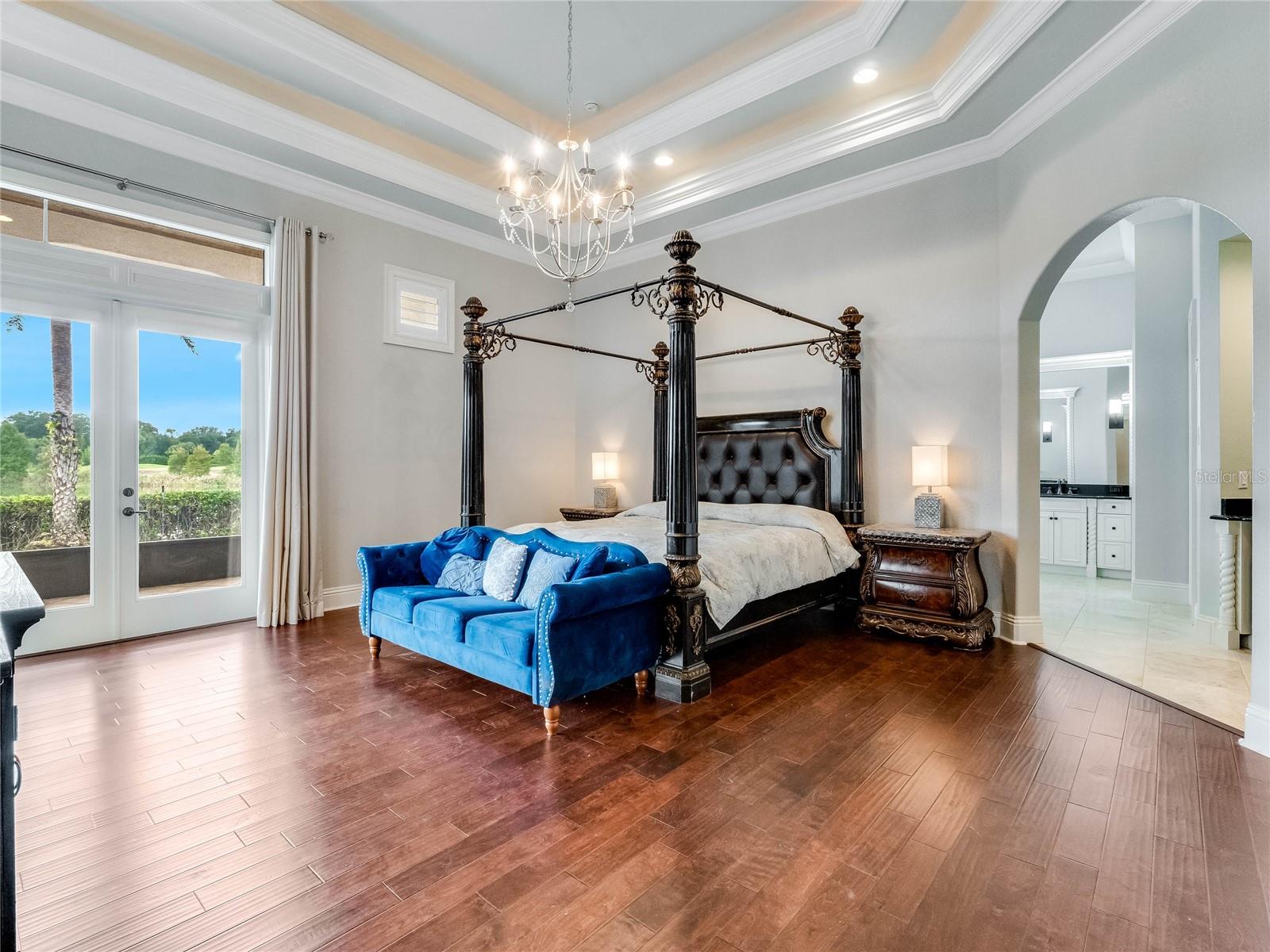 HEATHROW COUNTRY ESTATE HOMES - Residential