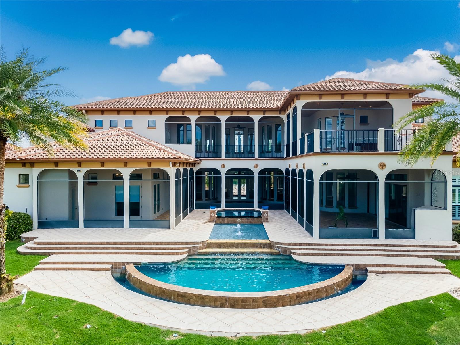 HEATHROW COUNTRY ESTATE HOMES - Residential