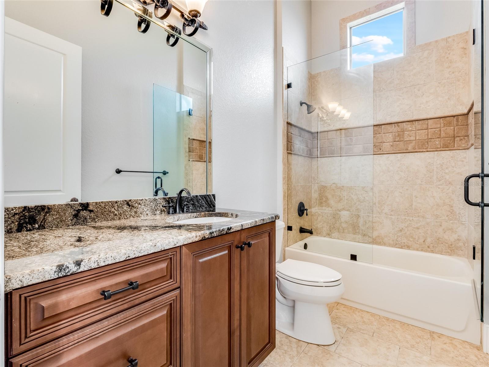 HEATHROW COUNTRY ESTATE HOMES - Residential