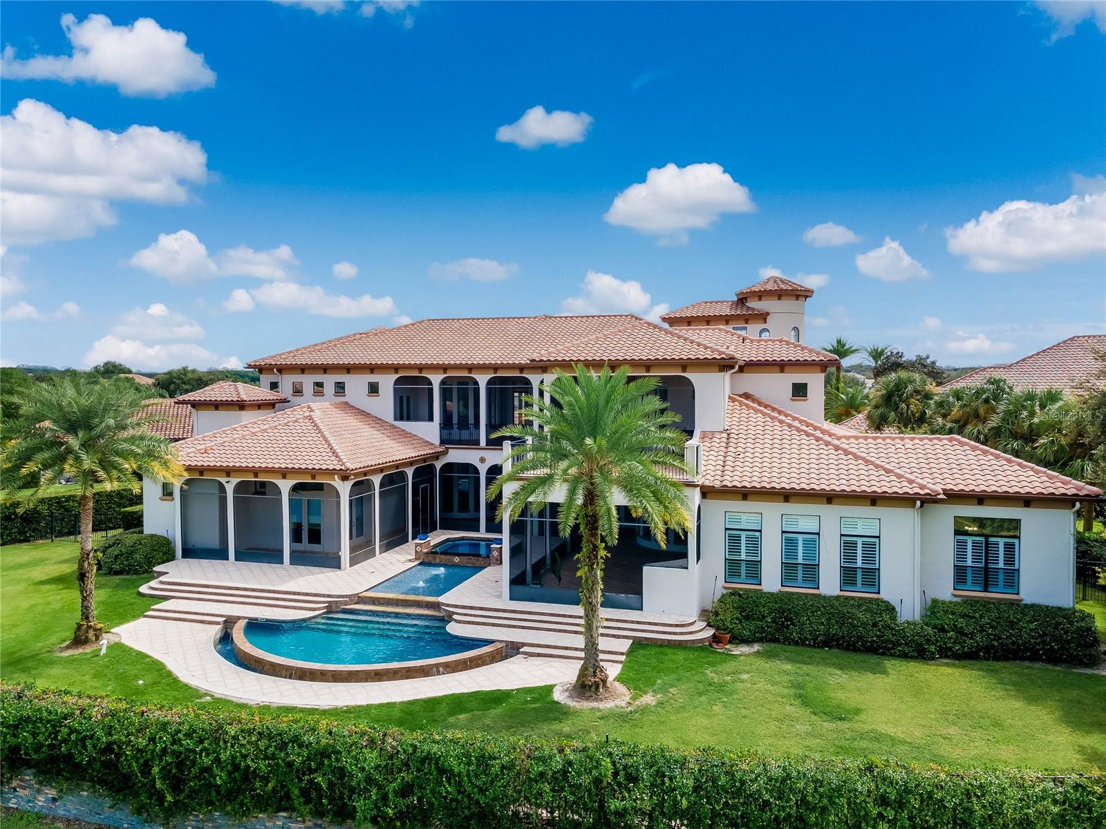 HEATHROW COUNTRY ESTATE HOMES - Residential