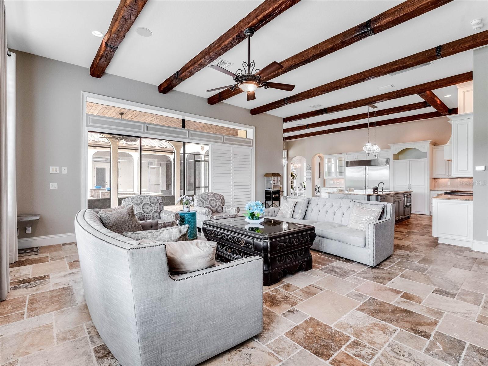 HEATHROW COUNTRY ESTATE HOMES - Residential