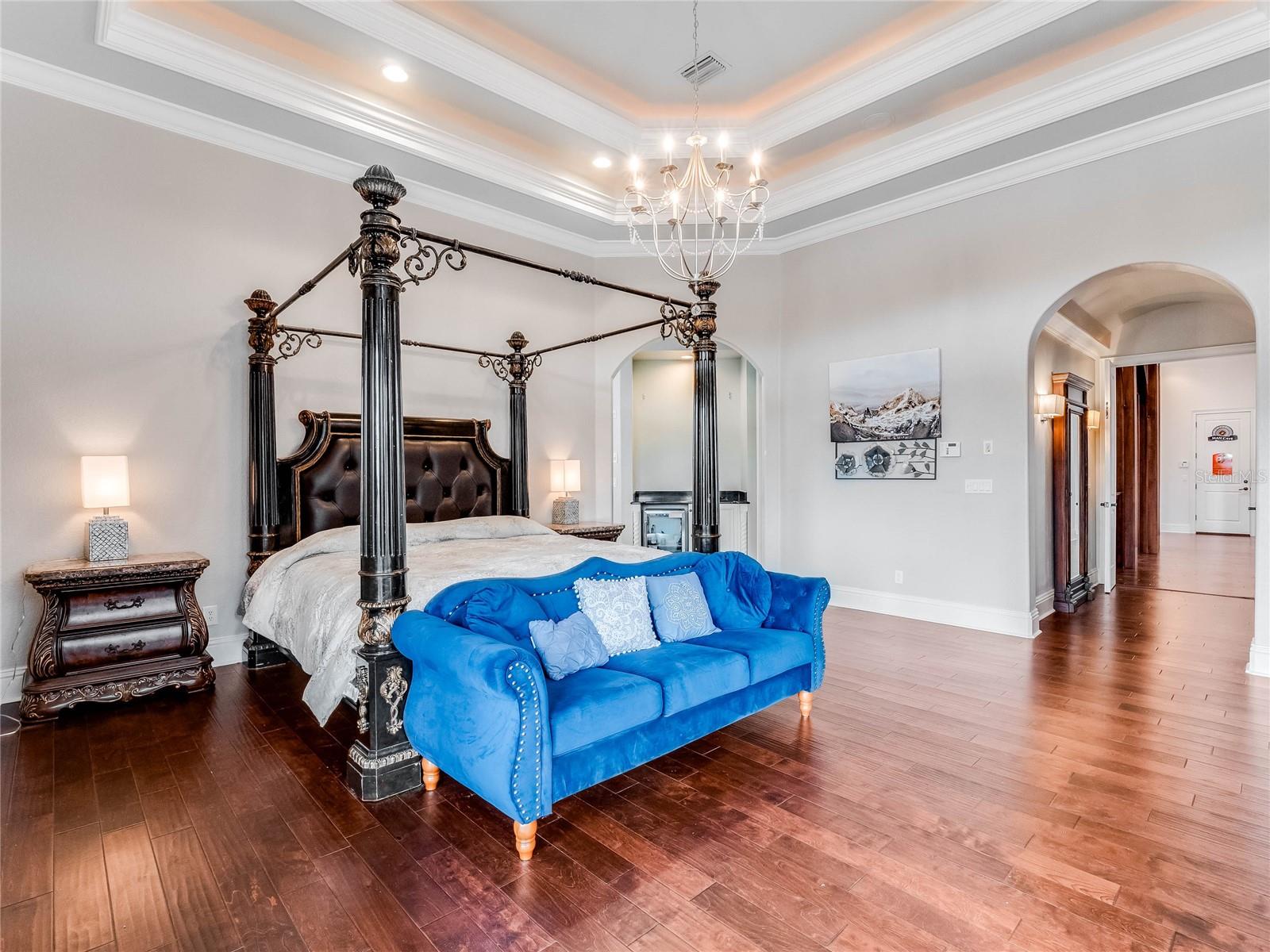 HEATHROW COUNTRY ESTATE HOMES - Residential