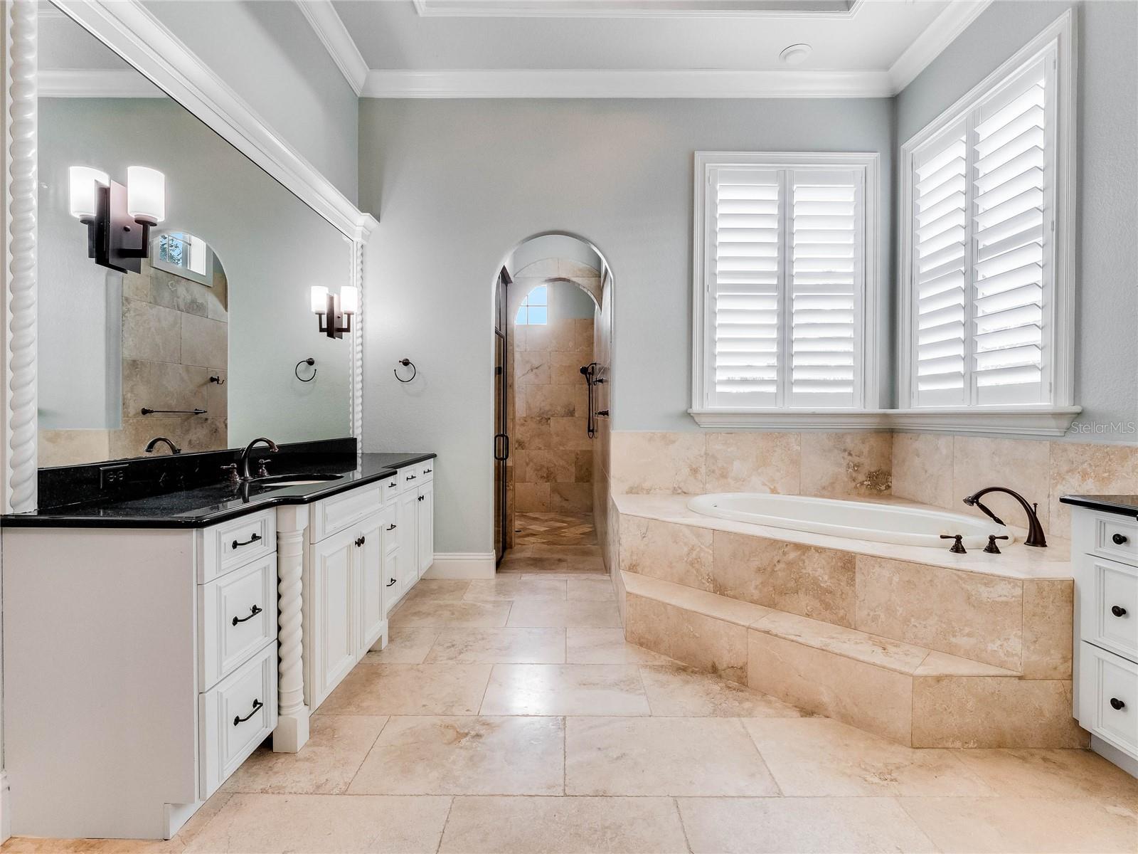 HEATHROW COUNTRY ESTATE HOMES - Residential