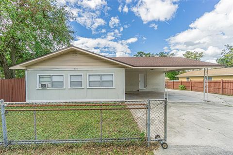 A home in LAKELAND