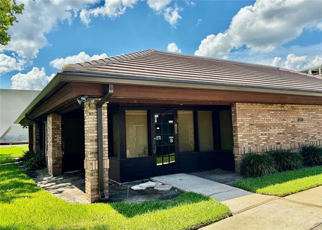 Photo of 200 E Monument Avenue #B, Kissimmee, FL 34741 (MLS # S5153387)