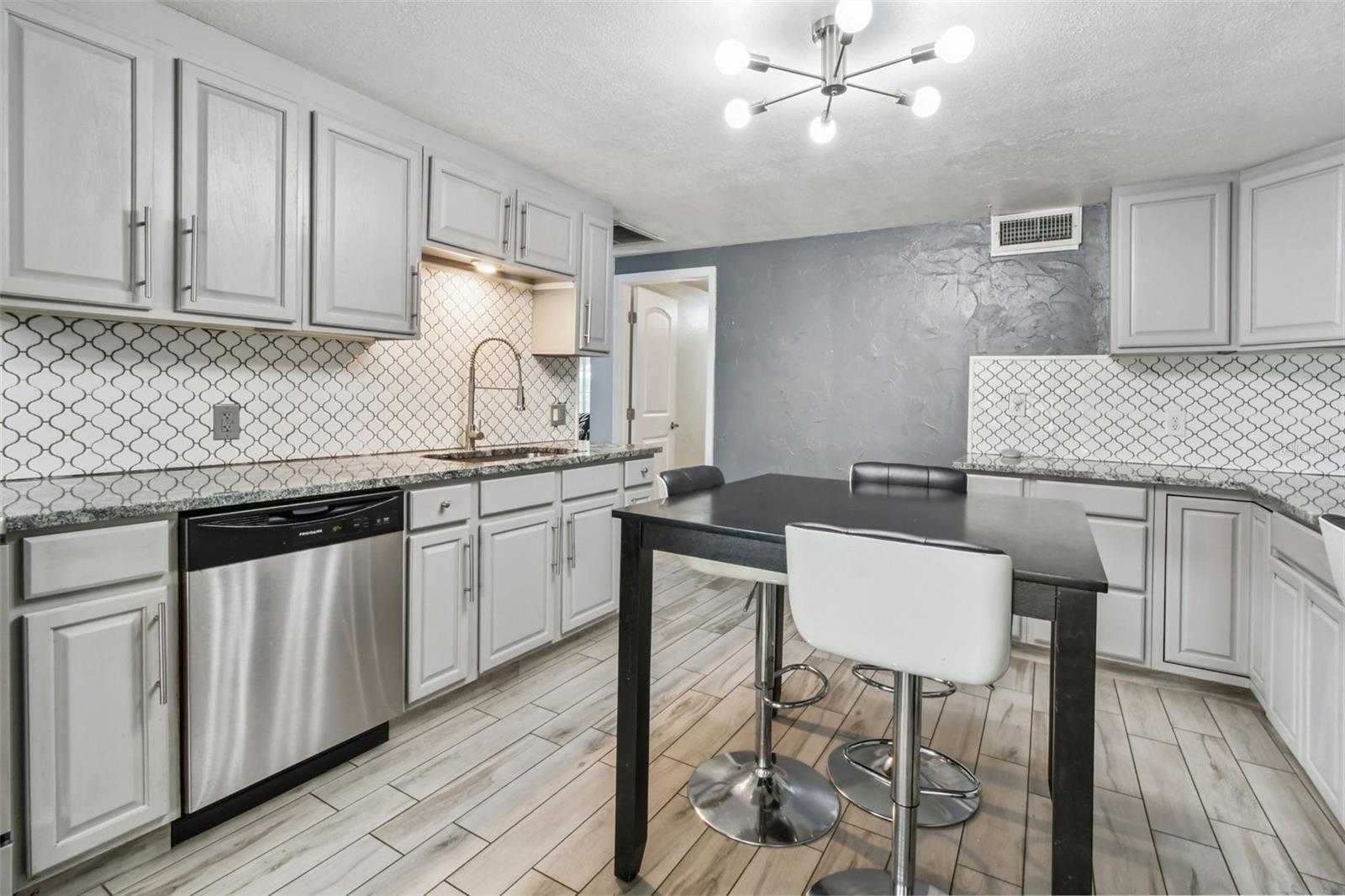 LAKE VIEW PARK SUB - Residential Income