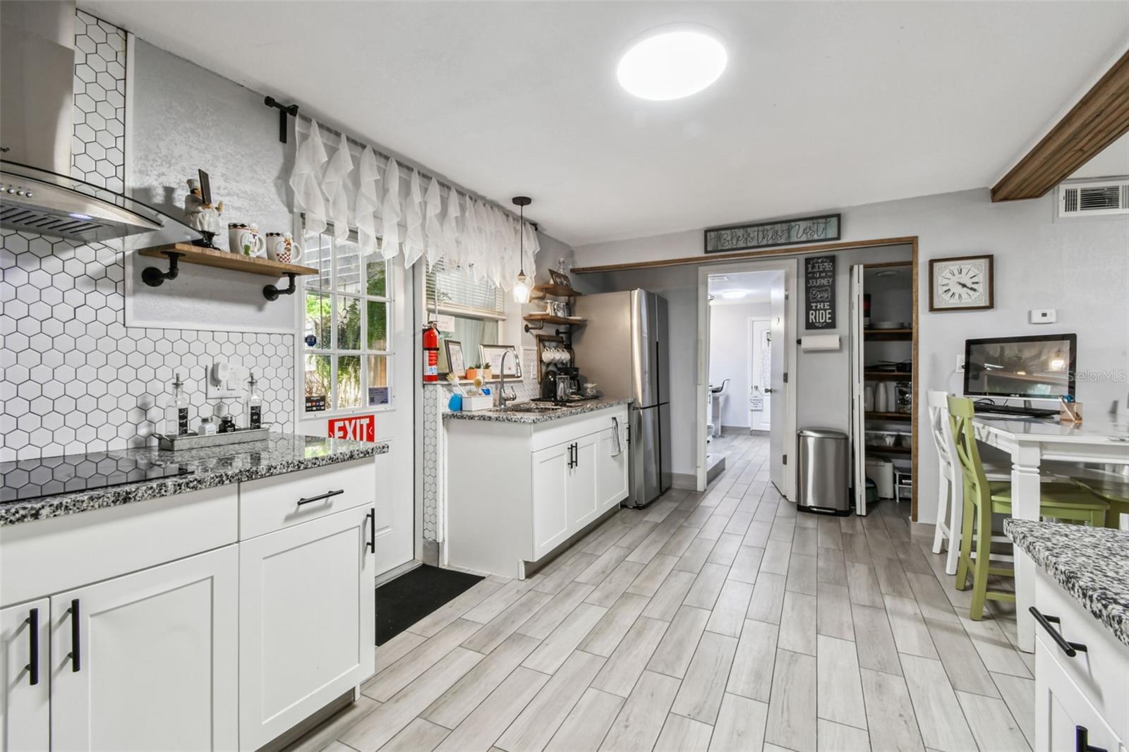 LAKE VIEW PARK SUB - Residential Income