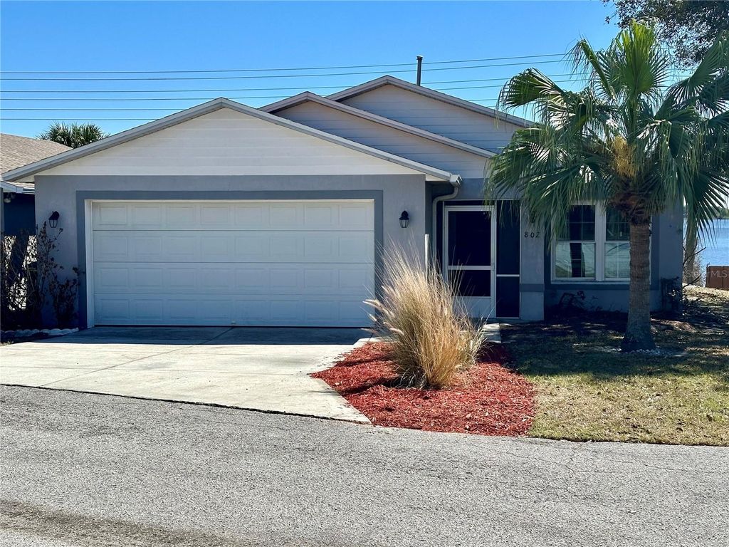 Photo of 802 Marcia Loop, Winter Haven, FL 33884 (MLS # P4937120)