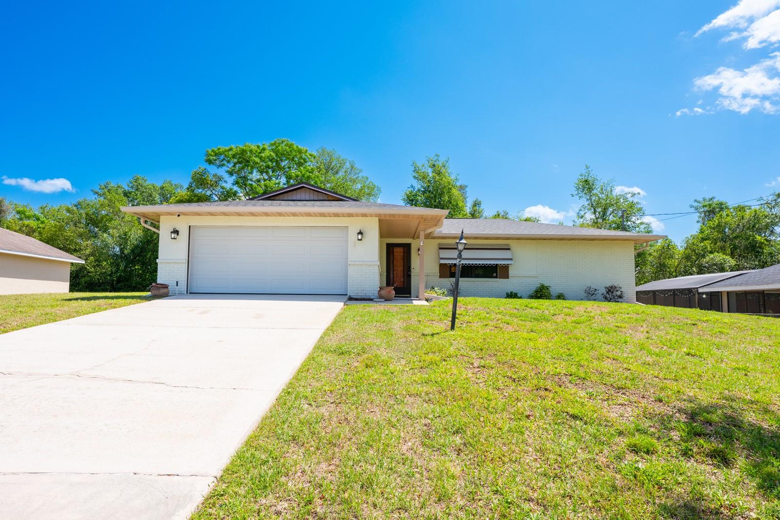 2102 E PARKTON DRIVE