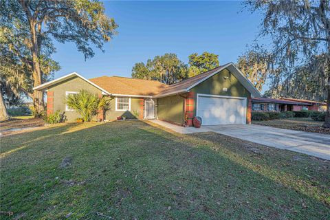 A home in HAWTHORNE