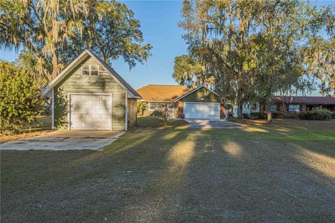 A home in HAWTHORNE