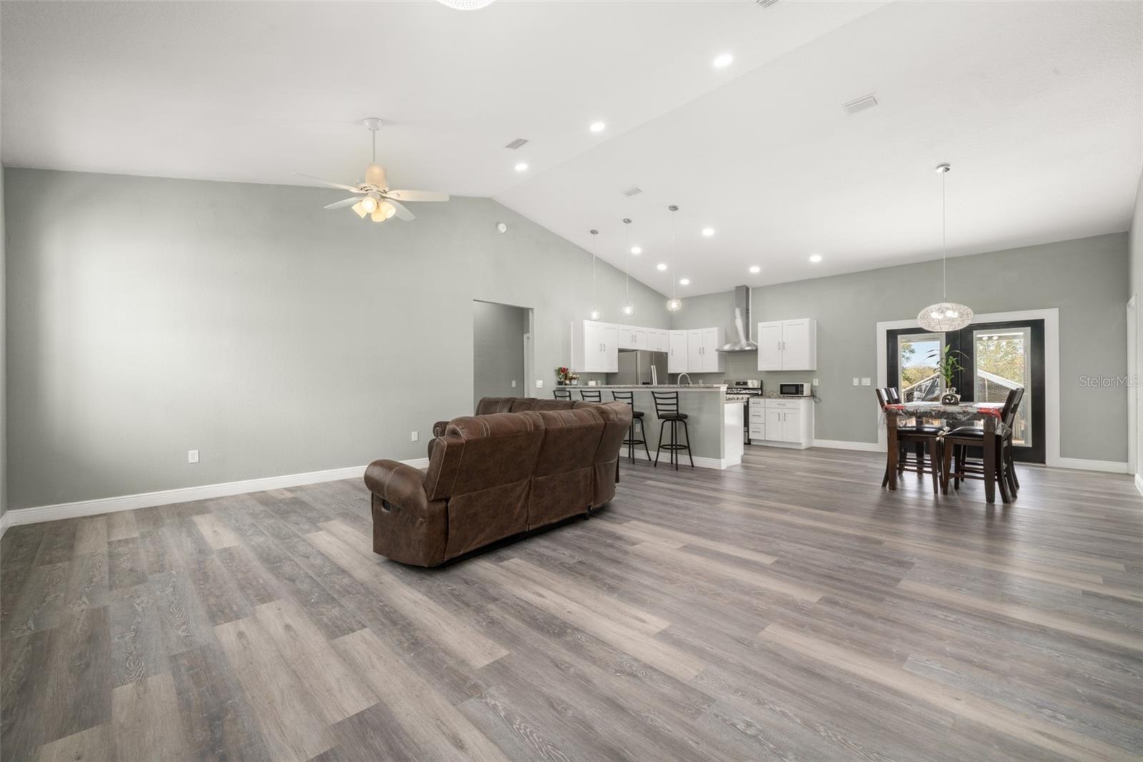 AVON PARK LAKES UNIT 42 PB 5-PG 89 LOTS 13610 + 1 - Residential