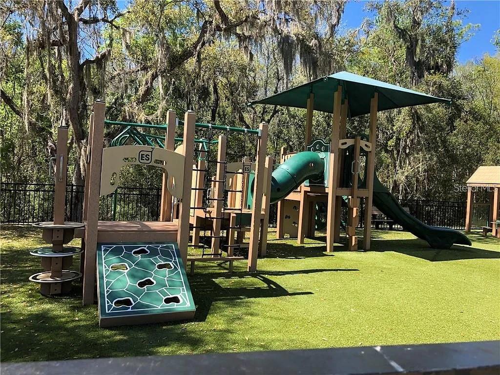 OXFORD PLACE AT TAMPA PALMS A CONDO - Residential