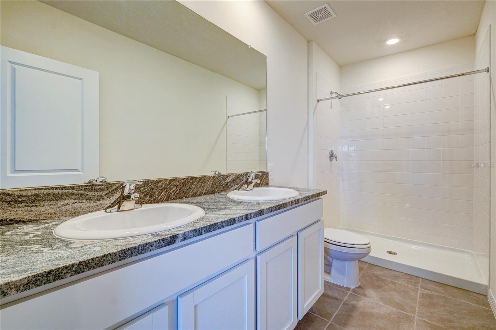 STAR FARMS AT LAKEWOOD RANCH - Residential Lease