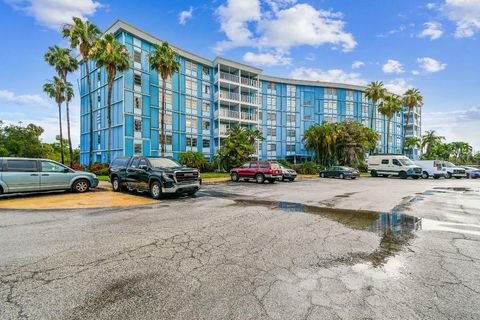 Photo of 3315 58th Avenue S #311, St Petersburg, FL 33712 (MLS # TB8396974)
