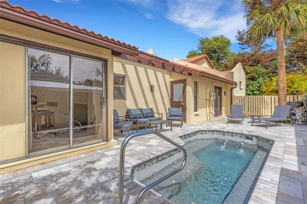 Photo of 440 Palmetto Court #1, Venice, FL 34285 (MLS # N6143511)
