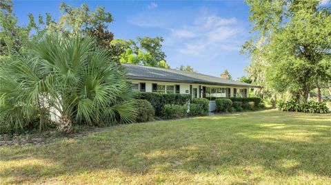 A home in DELAND