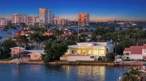 Photo of 310 Bird Key Drive, Sarasota, FL 34236 (MLS # A4660230)