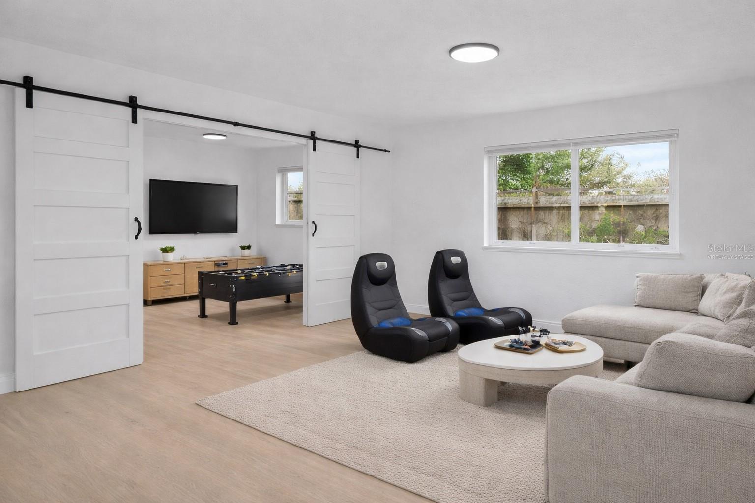 ENGLISH ESTATES UNIT 2 - Residential