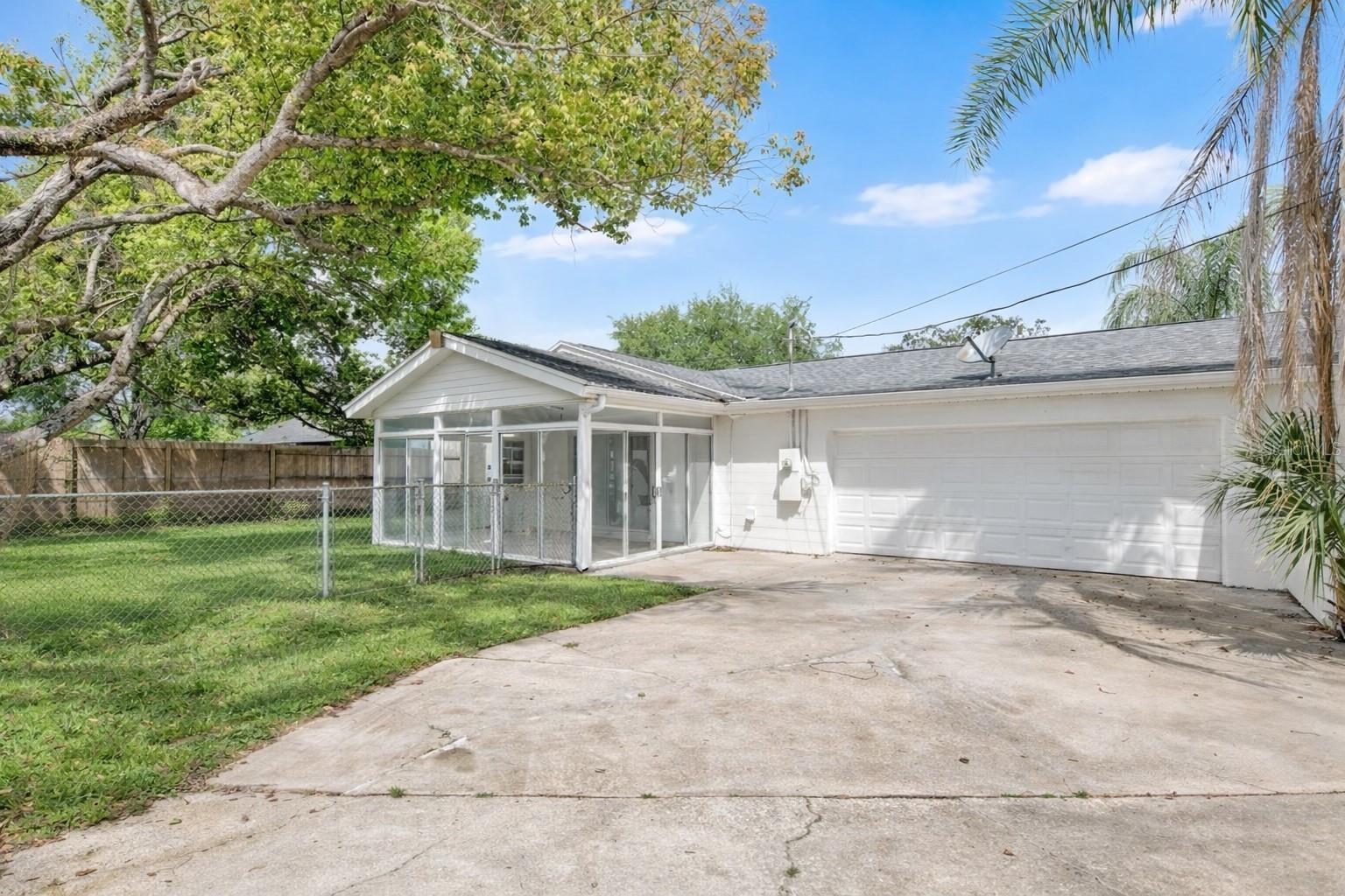 ENGLISH ESTATES UNIT 2 - Residential