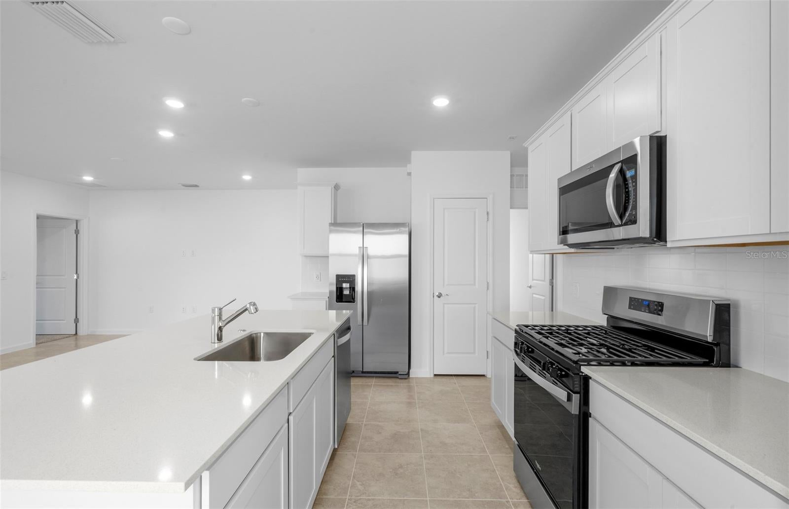 813 BALLEBY TRAIL