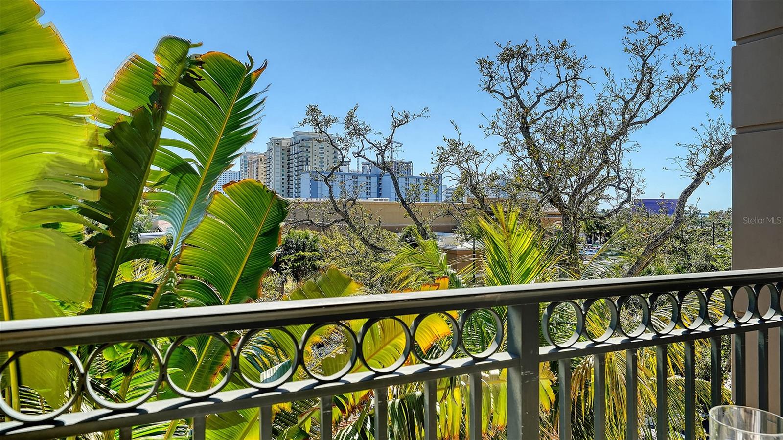 BROADWAY PROMENADE - Residential