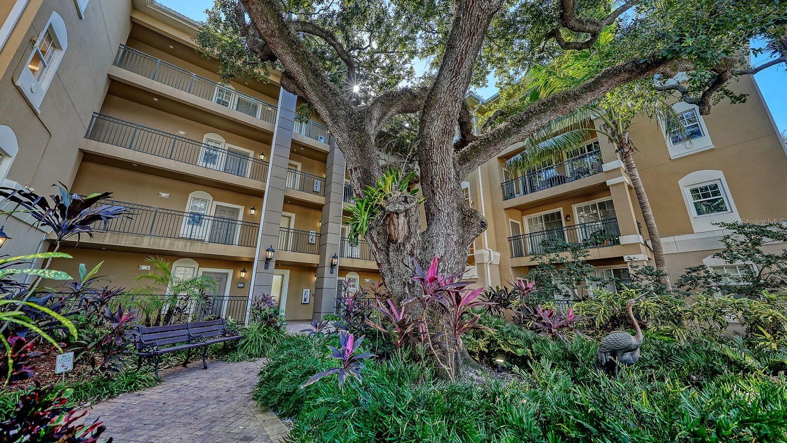 BROADWAY PROMENADE - Residential