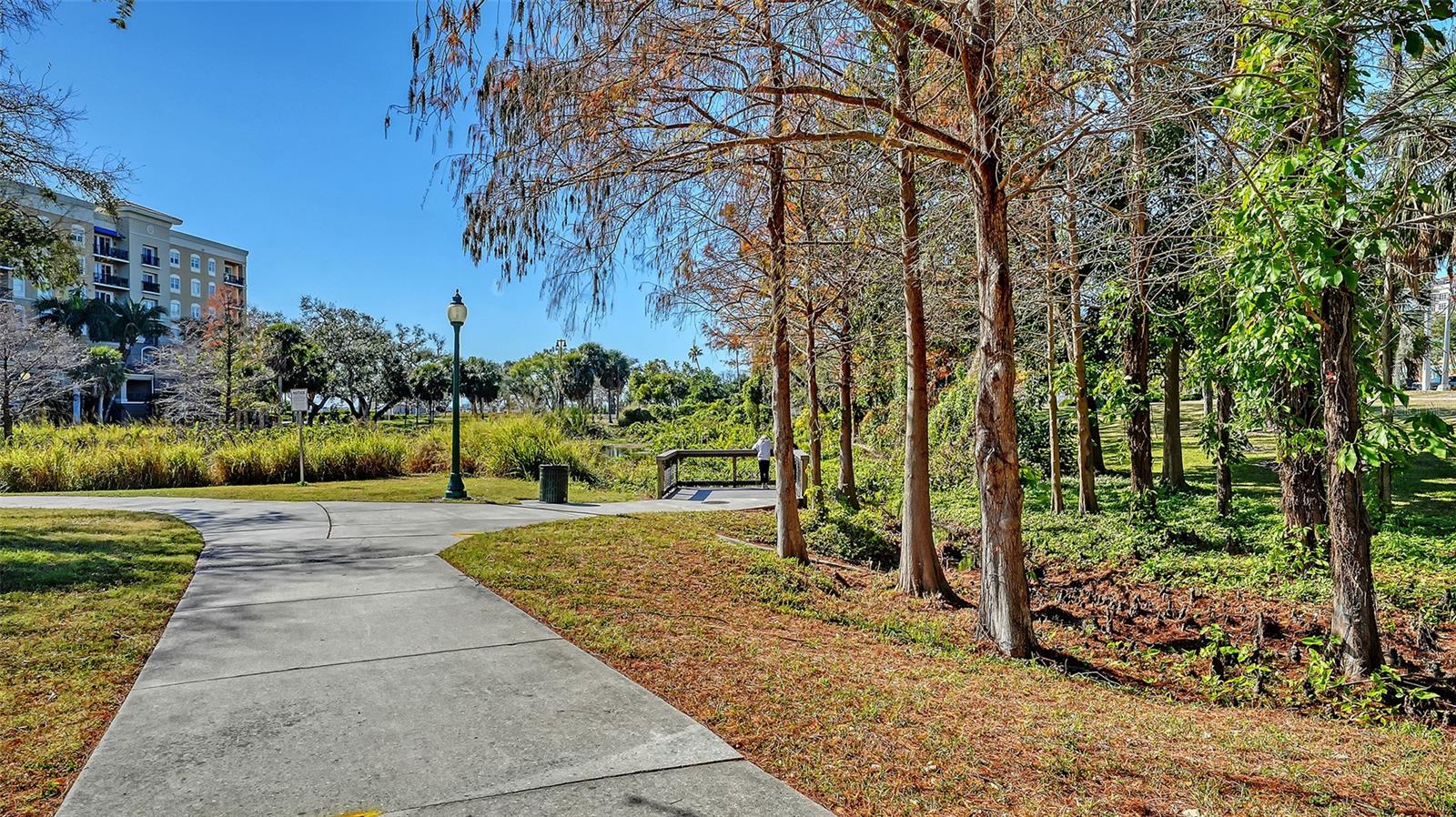 BROADWAY PROMENADE - Residential