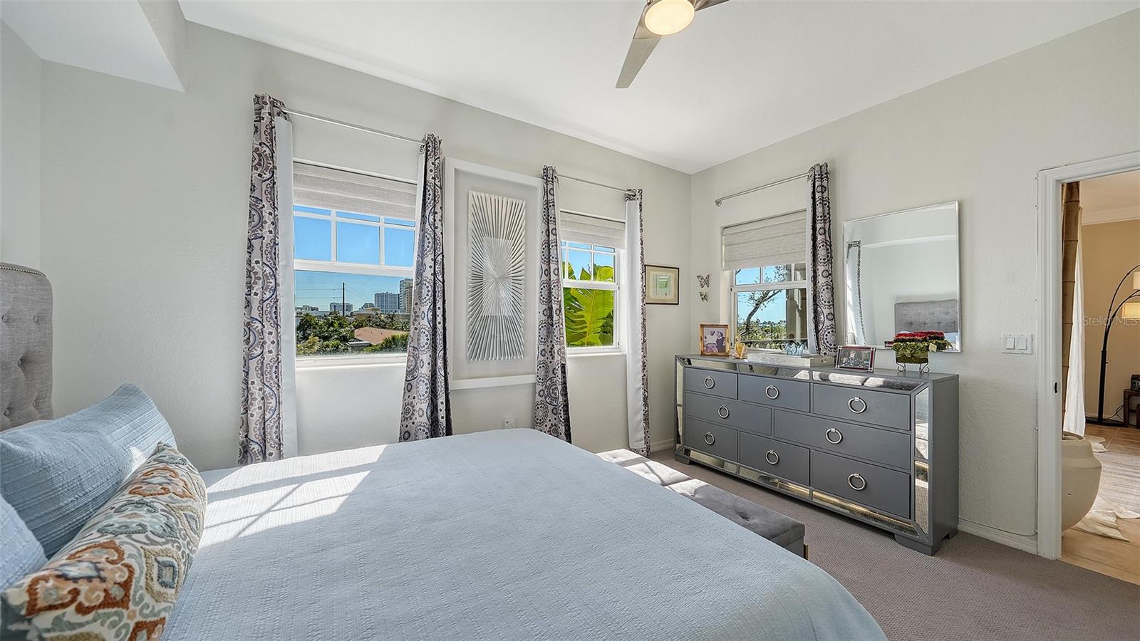 BROADWAY PROMENADE - Residential