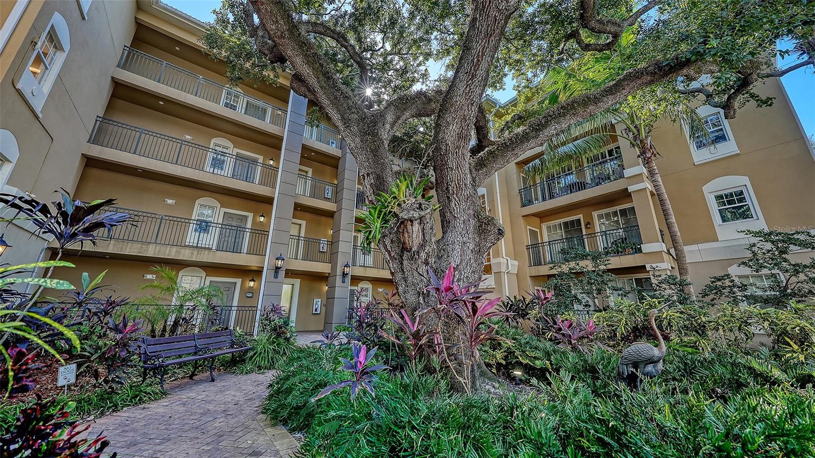 BROADWAY PROMENADE - Residential