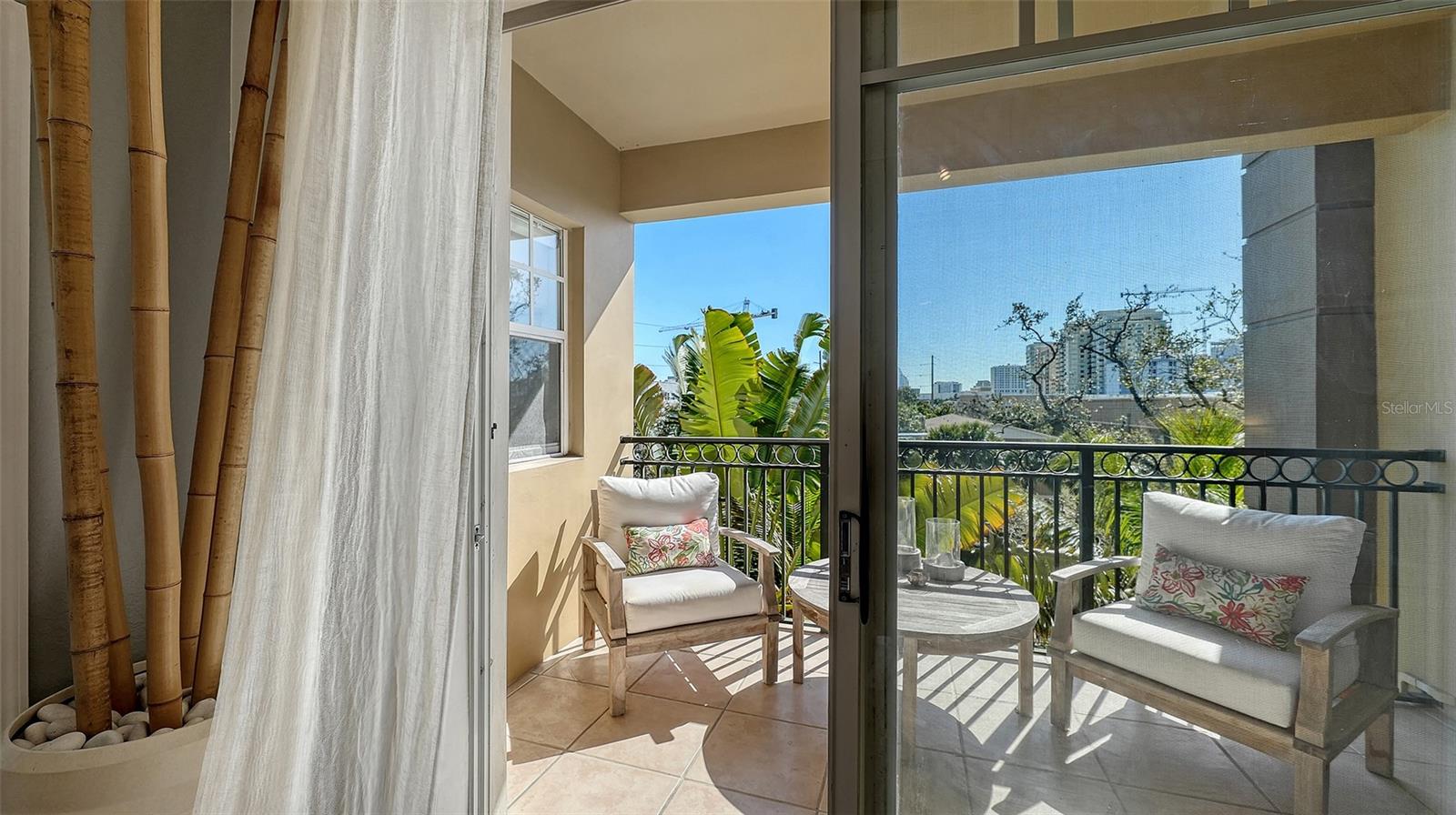 BROADWAY PROMENADE - Residential