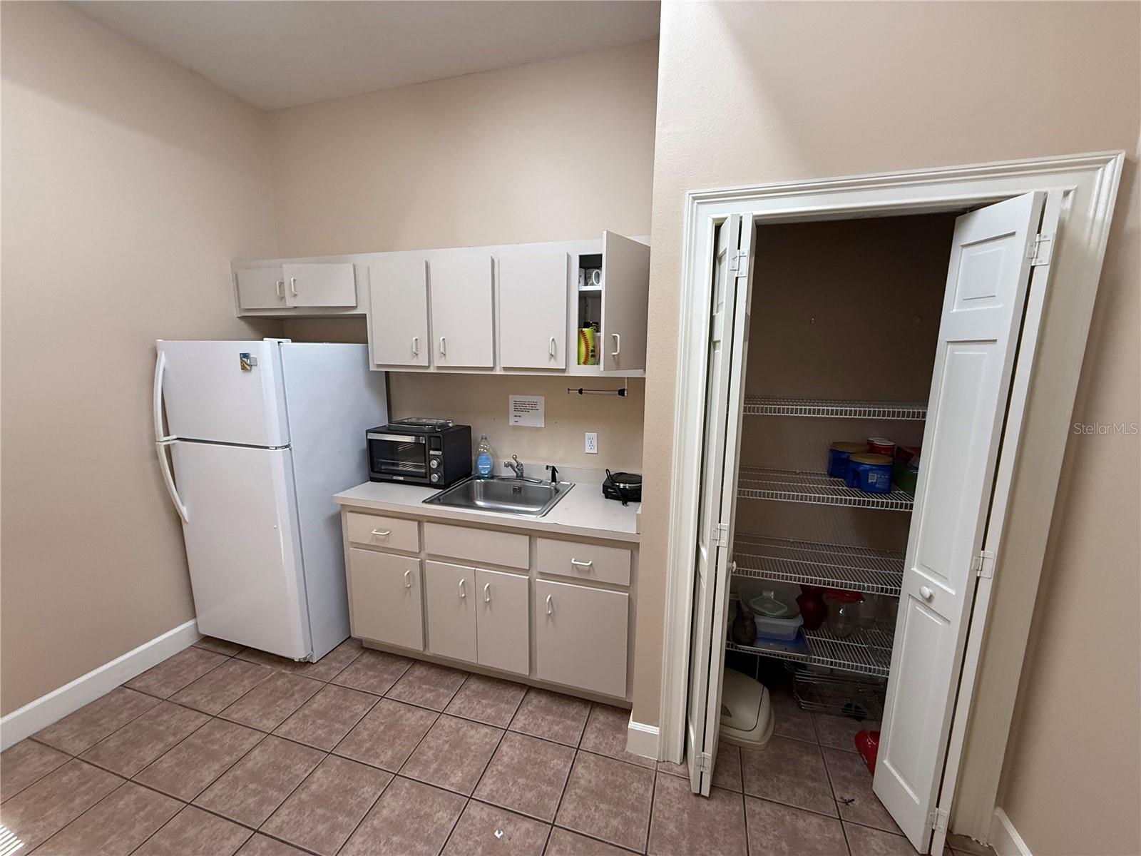 HIGHLANDS PROFESSIONAL CENTER 02 - Commercial Lease