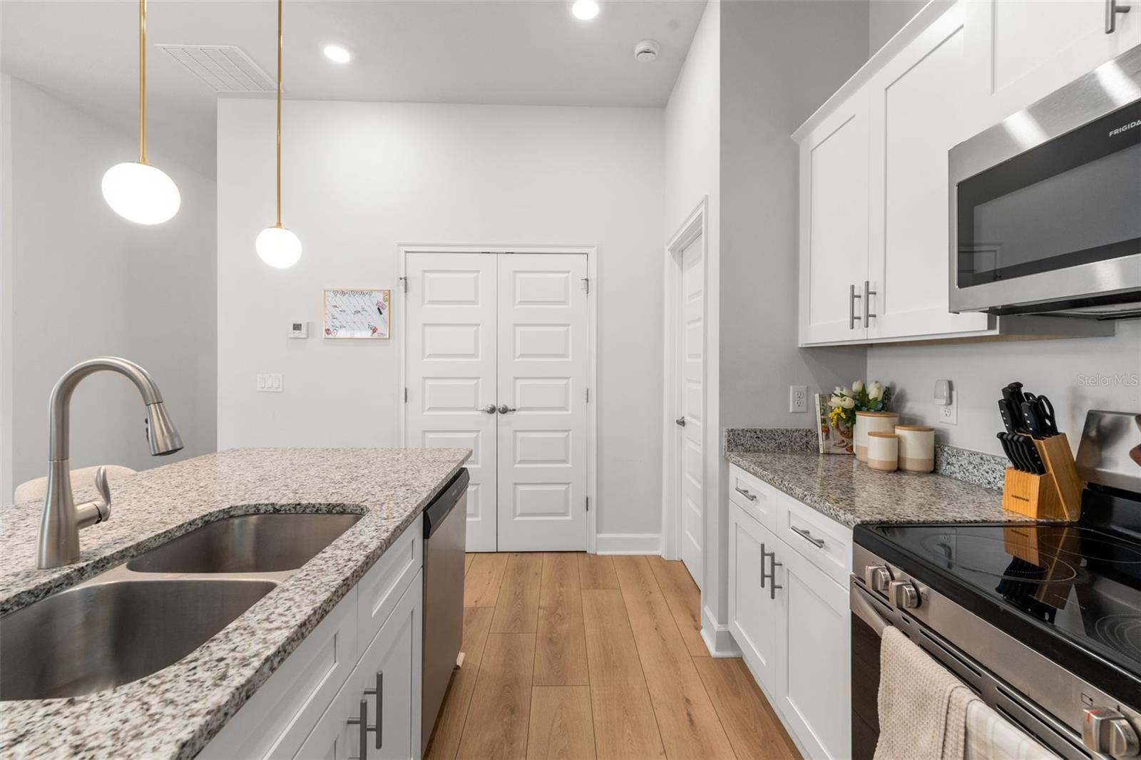 COUNTRY WAY SOUTH PH 1 PB 38 PG 79 - Residential