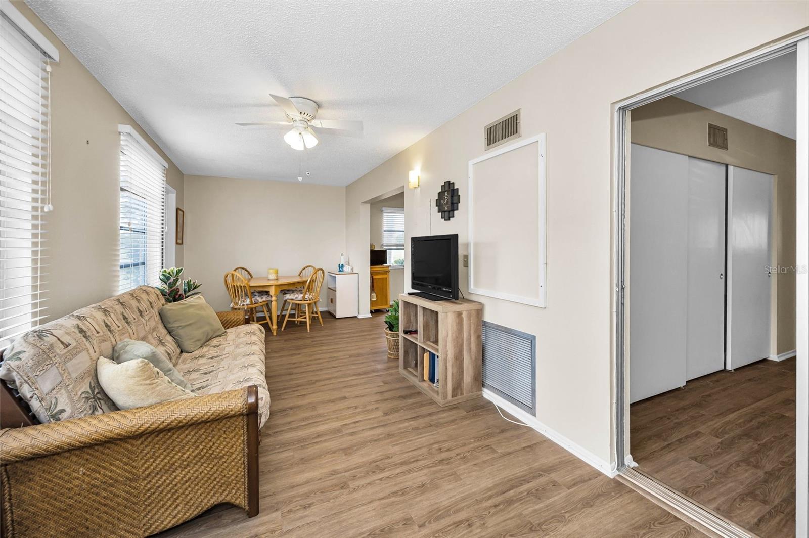 ON TOP OF THE WORLD - Residential