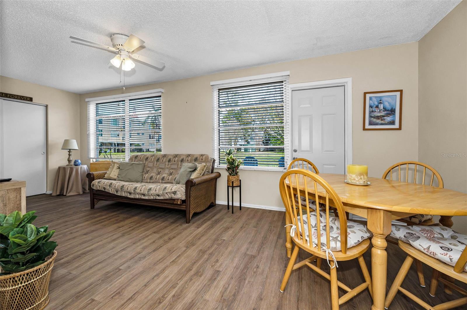 ON TOP OF THE WORLD - Residential