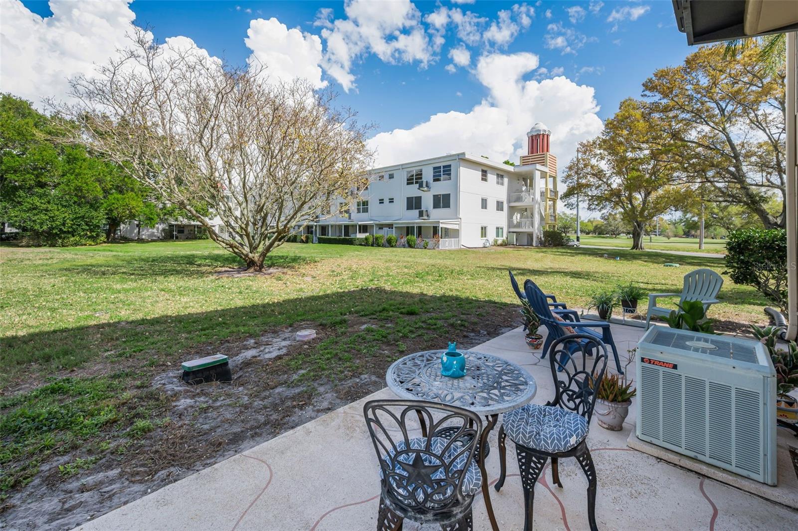 ON TOP OF THE WORLD - Residential