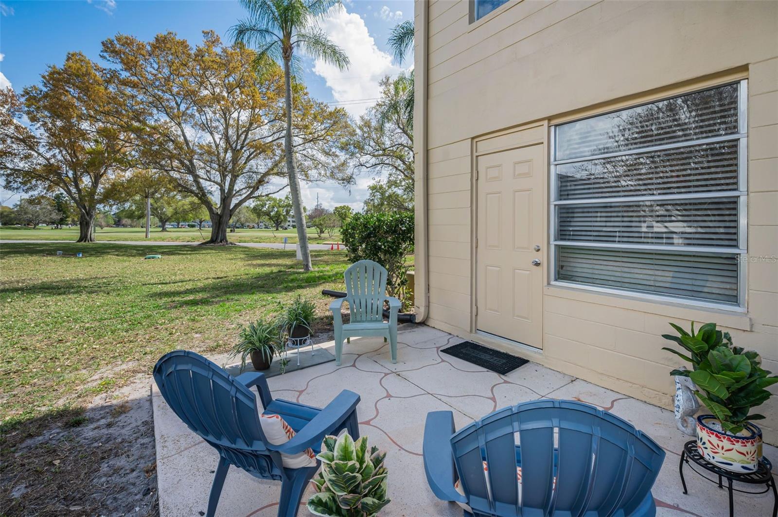 ON TOP OF THE WORLD - Residential