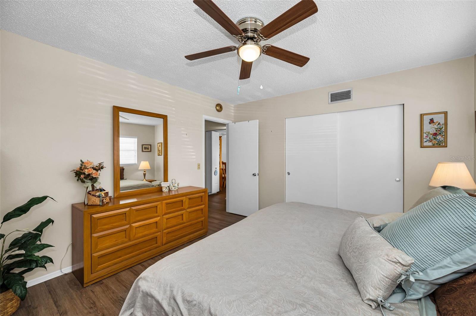 ON TOP OF THE WORLD - Residential