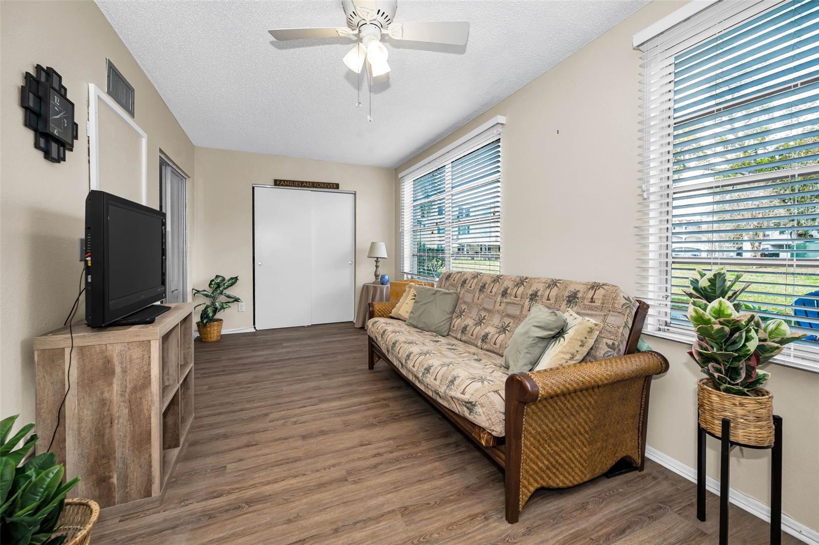 ON TOP OF THE WORLD - Residential