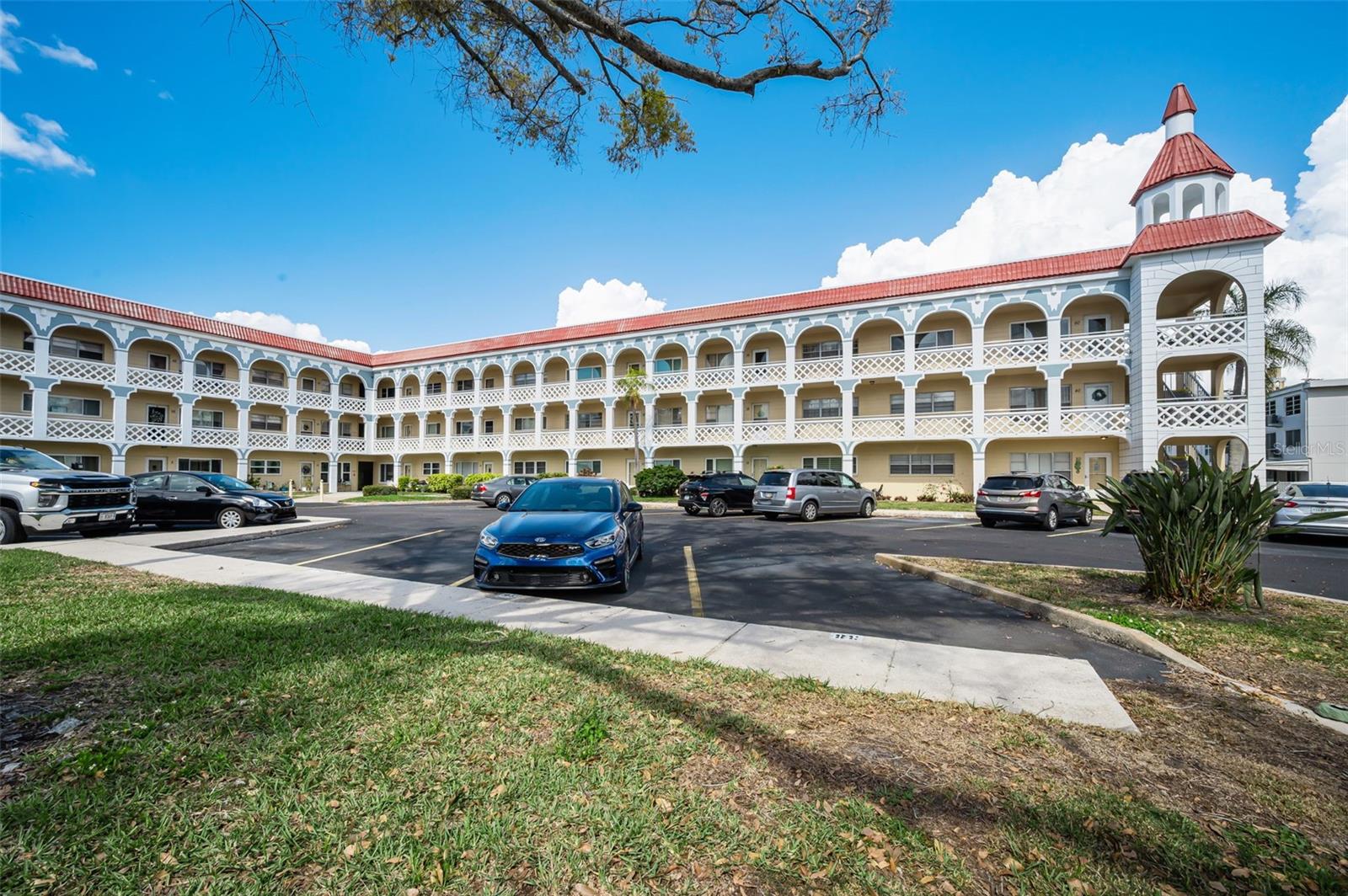 ON TOP OF THE WORLD - Residential